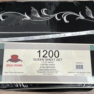 Wrinkle Free Black Bedding Set NEW NEVER USED